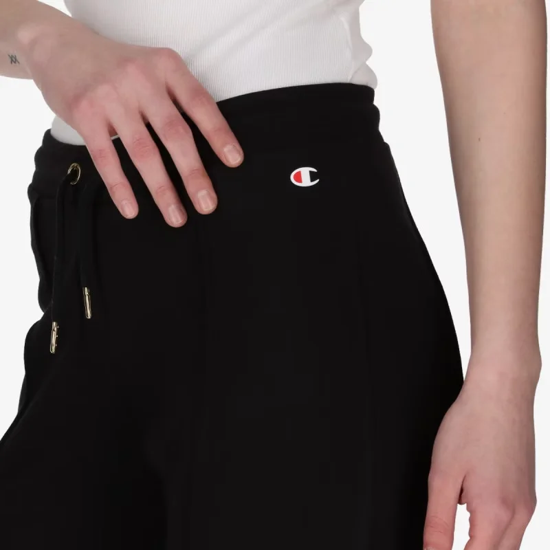 Trenerka te poshtme per femra