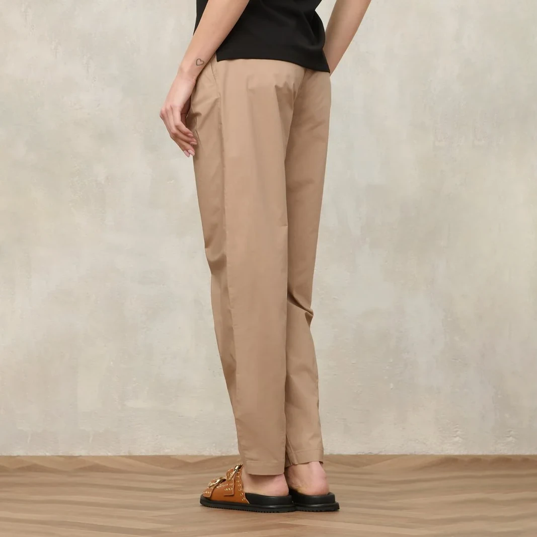 Pantolla per femra