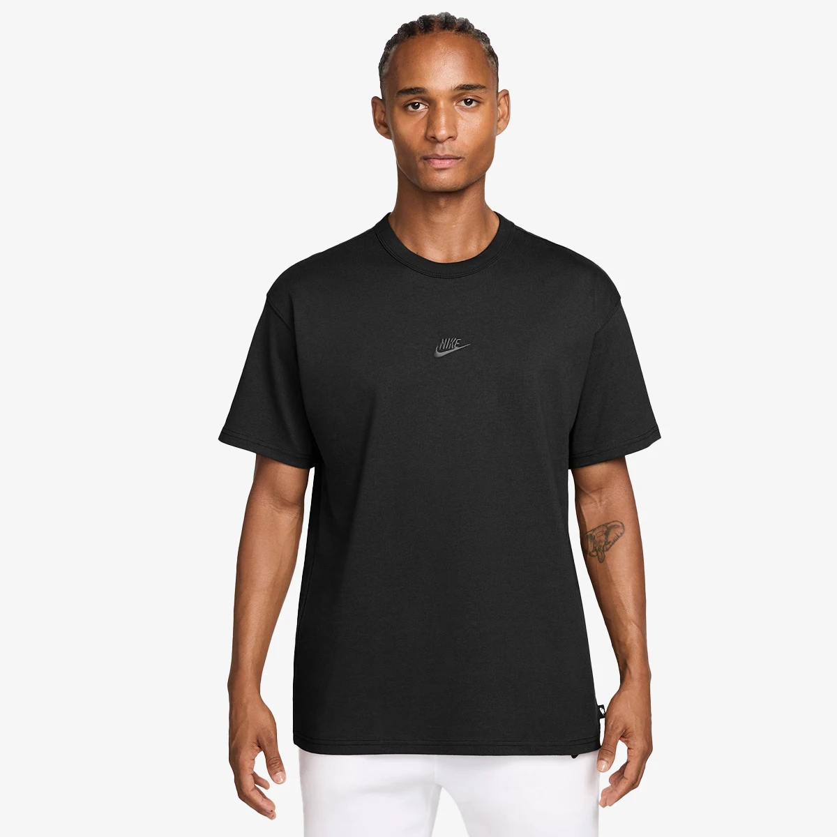 M NSW TEE LSE PREM ESS SUST