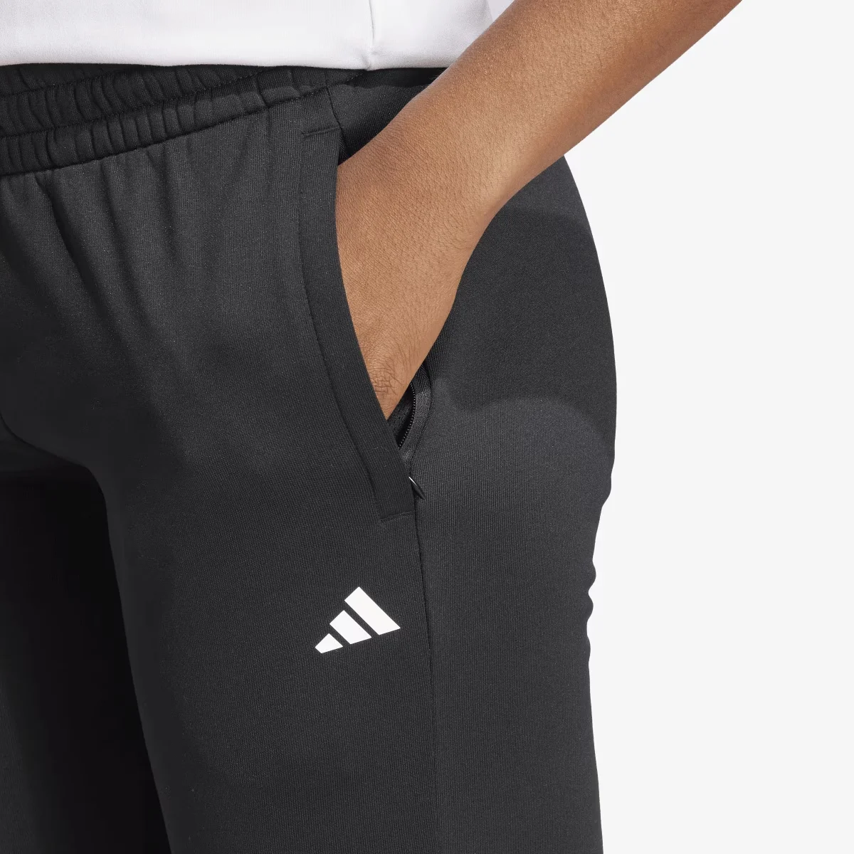 Trenerka te poshtme per femra