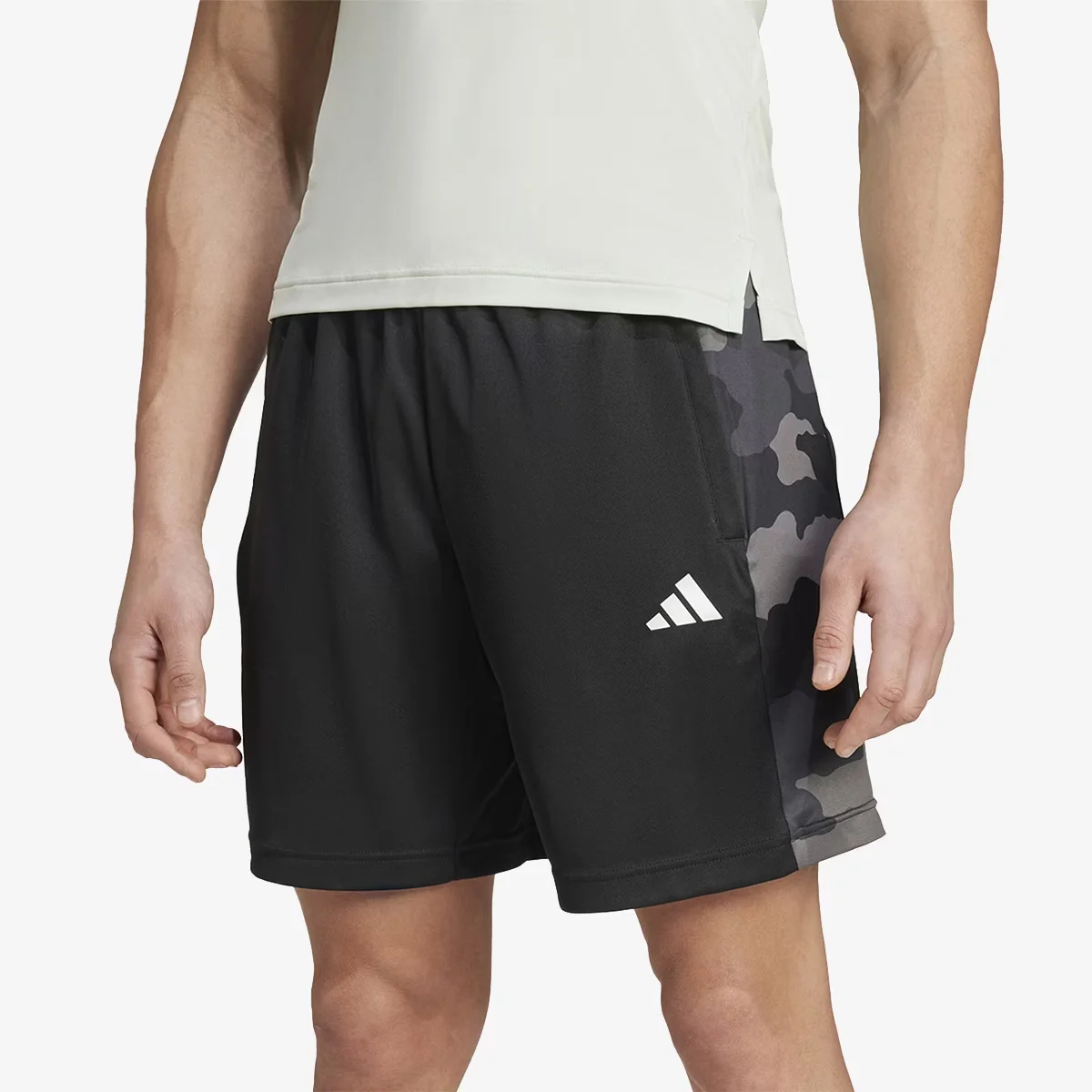 CAMO SHORT